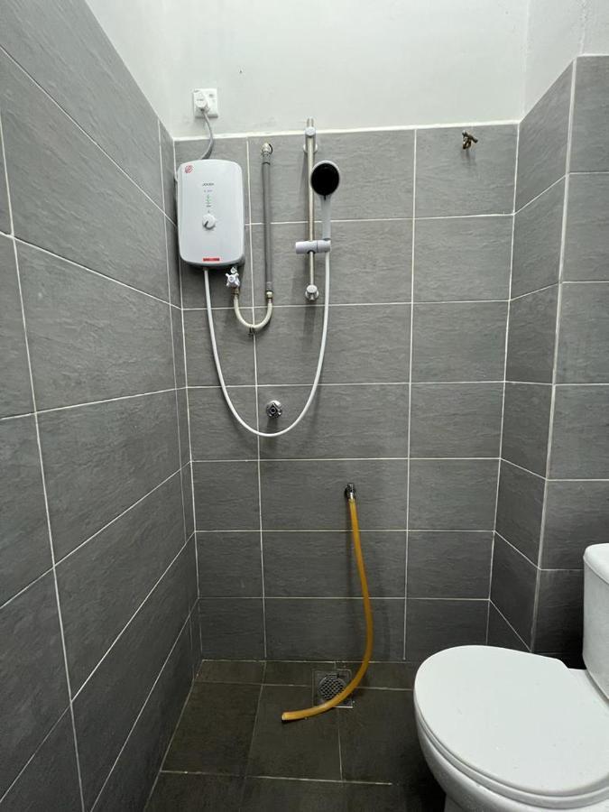 D'Sara Homestay Fully Furnished 3 Bedrooms All Aircond 2 Miles Centre Chukai Екстер'єр фото