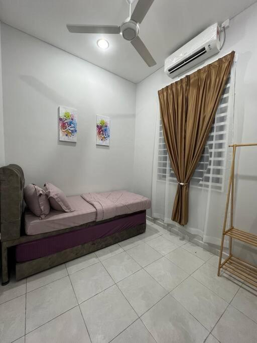 D'Sara Homestay Fully Furnished 3 Bedrooms All Aircond 2 Miles Centre Chukai Екстер'єр фото