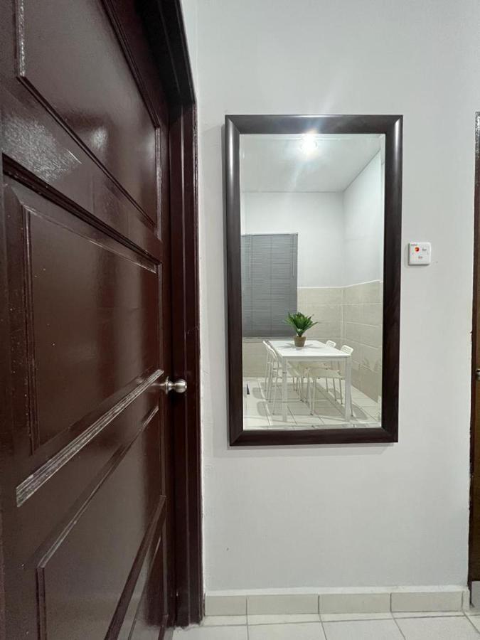 D'Sara Homestay Fully Furnished 3 Bedrooms All Aircond 2 Miles Centre Chukai Екстер'єр фото