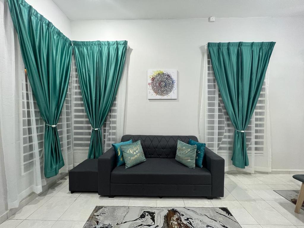 D'Sara Homestay Fully Furnished 3 Bedrooms All Aircond 2 Miles Centre Chukai Екстер'єр фото