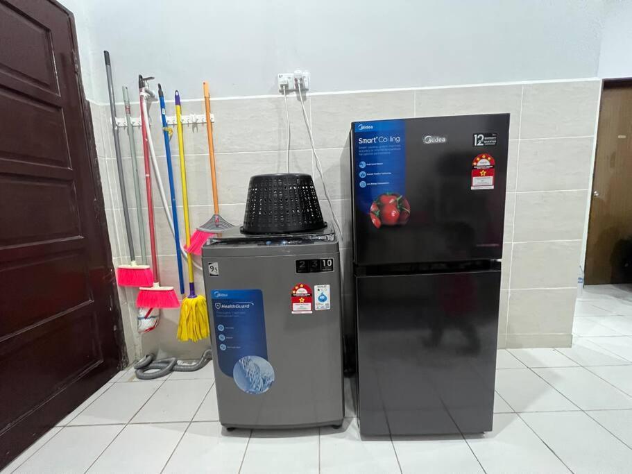 D'Sara Homestay Fully Furnished 3 Bedrooms All Aircond 2 Miles Centre Chukai Екстер'єр фото