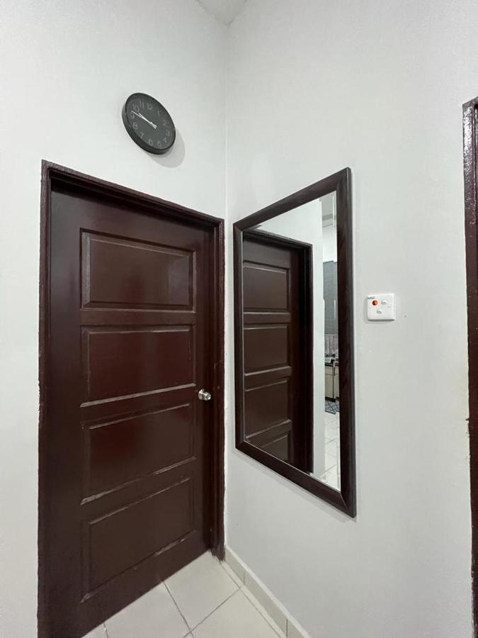 D'Sara Homestay Fully Furnished 3 Bedrooms All Aircond 2 Miles Centre Chukai Екстер'єр фото