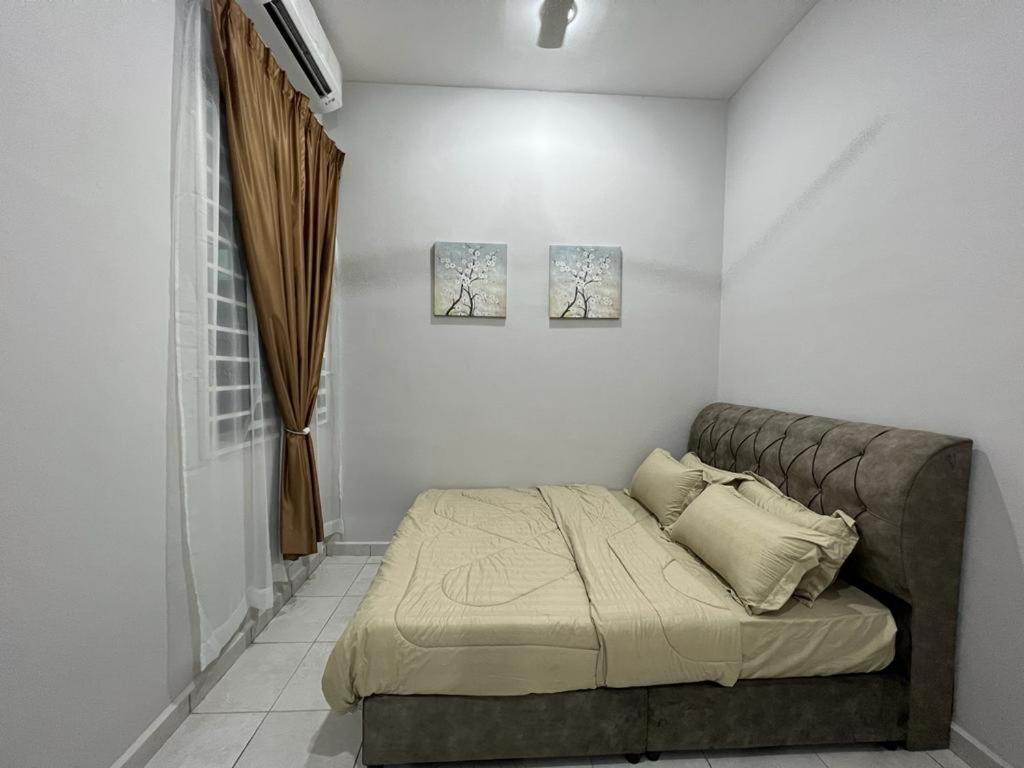 D'Sara Homestay Fully Furnished 3 Bedrooms All Aircond 2 Miles Centre Chukai Екстер'єр фото
