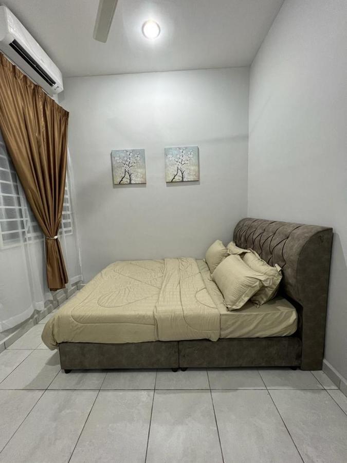 D'Sara Homestay Fully Furnished 3 Bedrooms All Aircond 2 Miles Centre Chukai Екстер'єр фото