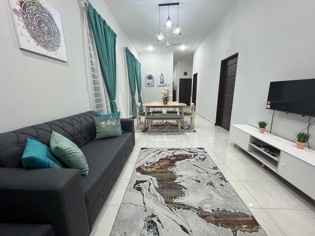 D'Sara Homestay Fully Furnished 3 Bedrooms All Aircond 2 Miles Centre Chukai Екстер'єр фото