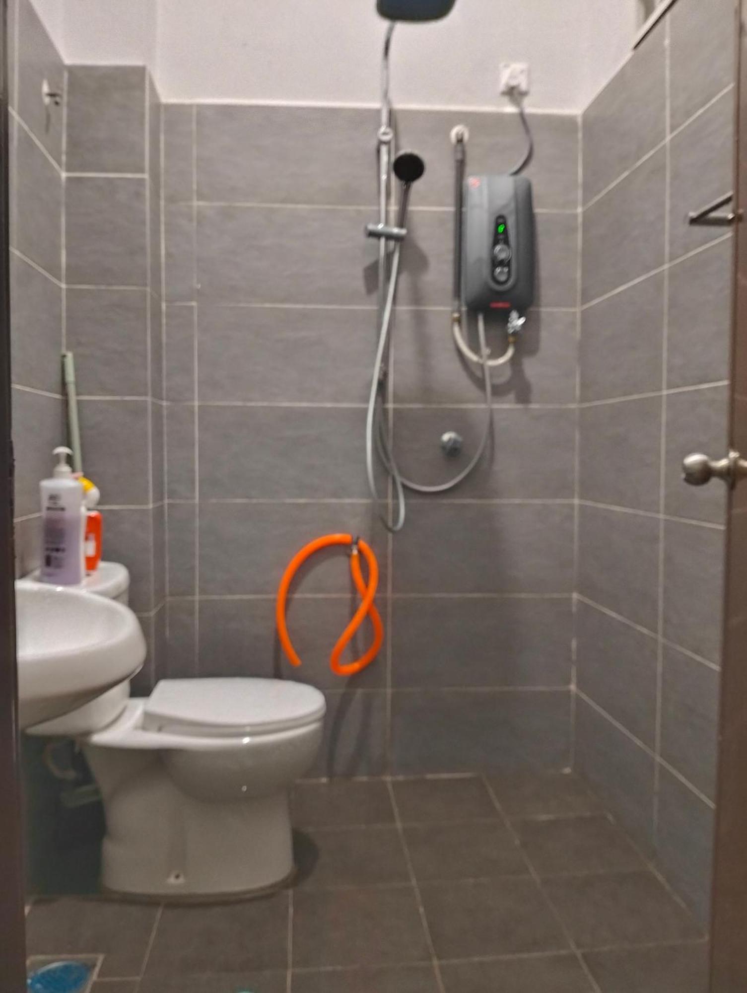 D'Sara Homestay Fully Furnished 3 Bedrooms All Aircond 2 Miles Centre Chukai Екстер'єр фото