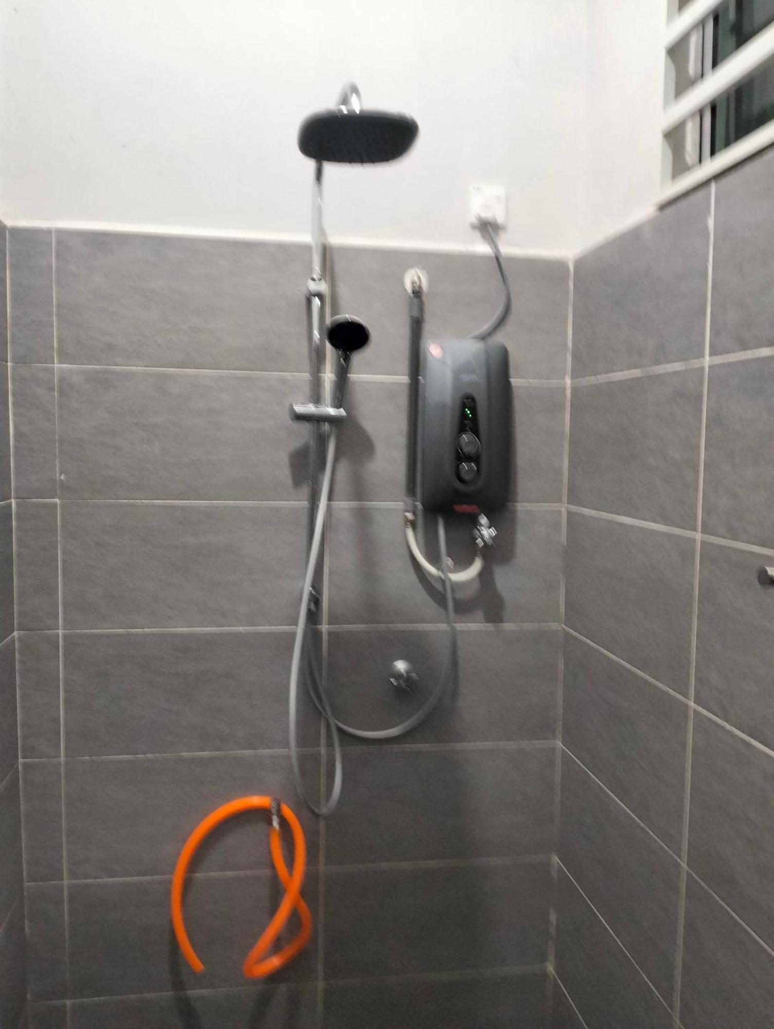 D'Sara Homestay Fully Furnished 3 Bedrooms All Aircond 2 Miles Centre Chukai Екстер'єр фото