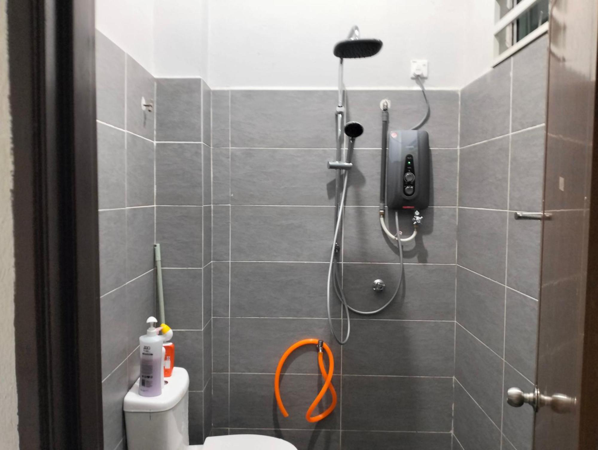D'Sara Homestay Fully Furnished 3 Bedrooms All Aircond 2 Miles Centre Chukai Екстер'єр фото